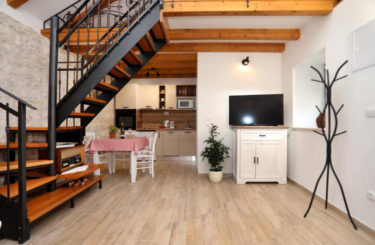 Studio Apartman Mihaella Kaštela Екстериор снимка