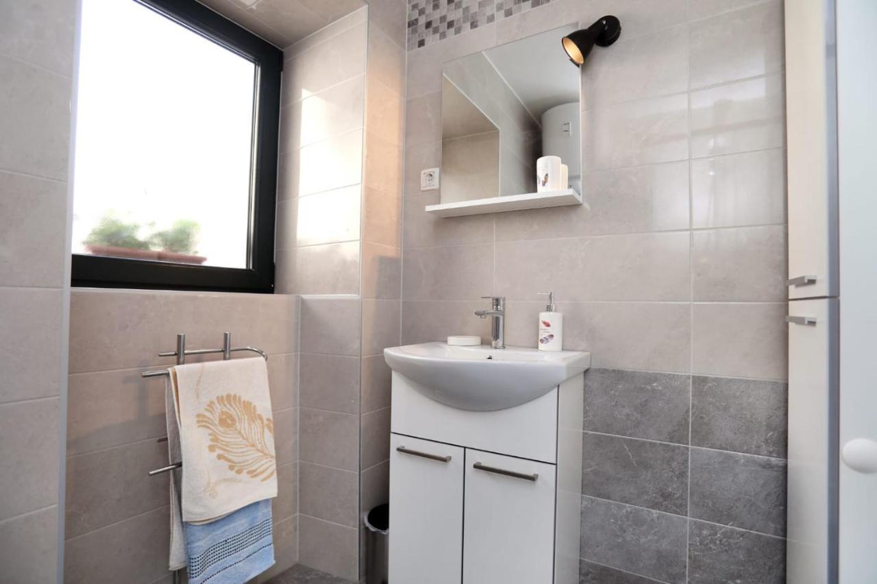Studio Apartman Mihaella Kaštela Екстериор снимка