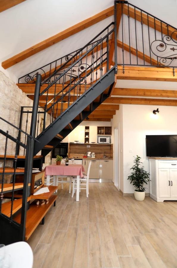 Studio Apartman Mihaella Kaštela Екстериор снимка