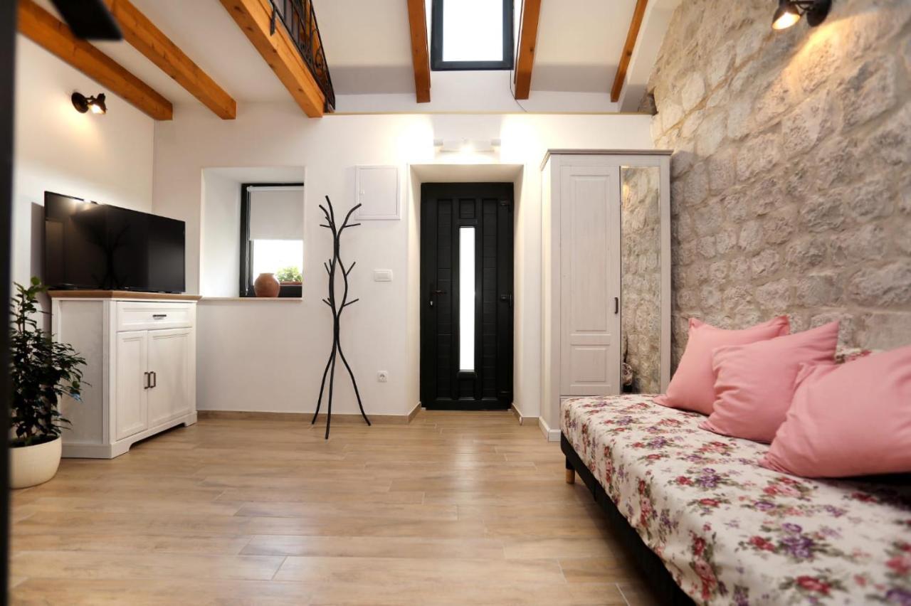 Studio Apartman Mihaella Kaštela Екстериор снимка